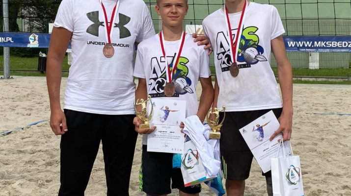 Młodzicy AZS 2020 Częstochowa z brązowym medalem w siatkówce plażowej 1