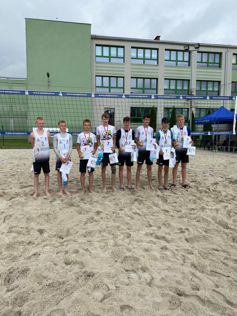 Młodzicy AZS 2020 Częstochowa z brązowym medalem w siatkówce plażowej 3