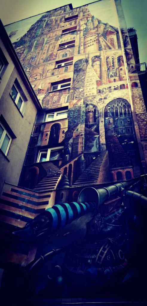 Mural "Wieża Babel" autorstwa Tomasza Sętowskiego w Częstochowie