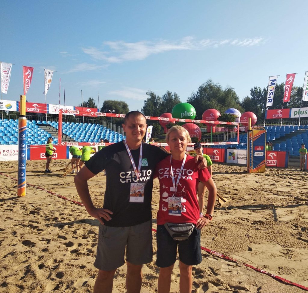 Sędziowie z Częstochowy sędziowali turniej finałowy Mistrzostw Polski kobiet i mężczyzn w siatkówce plażowej i promowali nasze miasto 2