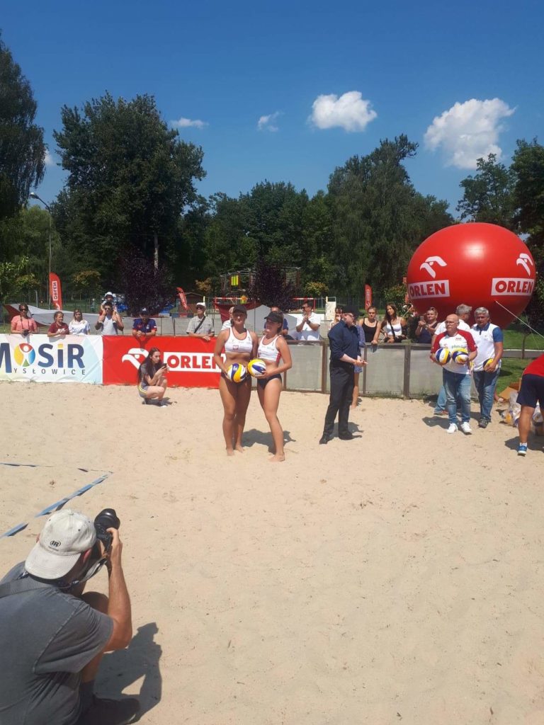Małgorzata Kozak i Martyna Chmielewska z KS Częstochowianki zajęły 9. miejsce na Ogólnopolskiej Olimpiadzie Młodzieży w siatkówce plażowej 4