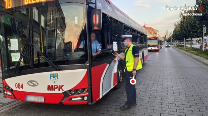 Częstochowska policja sprawdza, czy podróż miejskimi autobusami jest bezpieczna 1