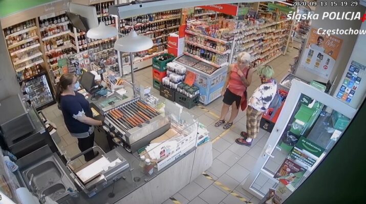 Częstochowska policja poszukuje dwóch kobiet, które płaciły w sklepie cudzą kartą bankomatową 1