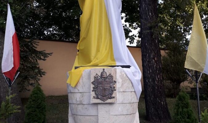 Odsłonięcie i poświęcenie pomnika św. Jana Pawła II w Kłobucku 2
