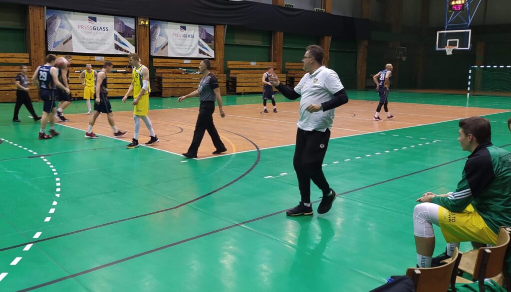 Zacięty mecz koszykarzy AZS Politechniki w 2 lidze, ale punkty odjechały do Dąbrowy Górniczej 3
