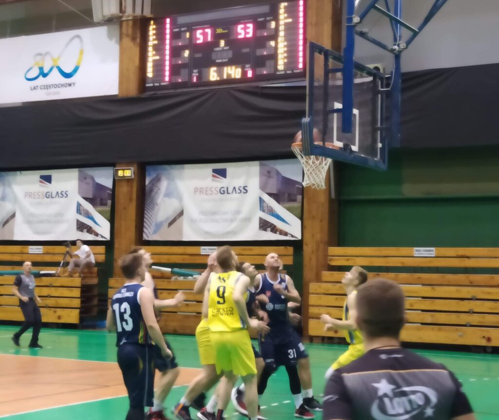 Zacięty mecz koszykarzy AZS Politechniki w 2 lidze, ale punkty odjechały do Dąbrowy Górniczej 2