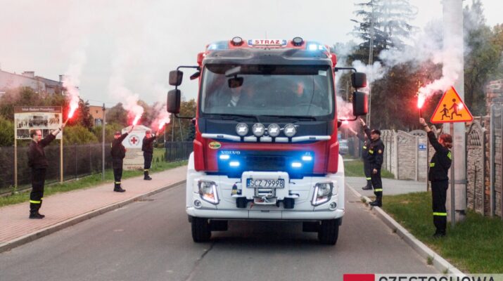 Strażacy z Jaskrowa otrzymali nowy samochód ratowniczo-gaśniczy 3