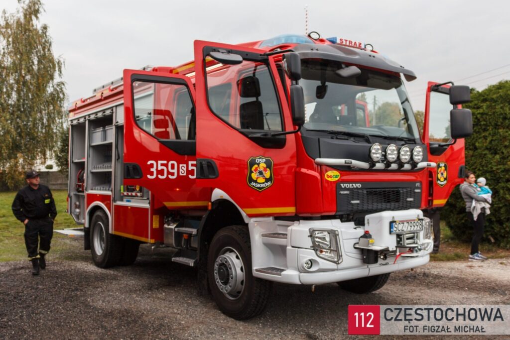 Strażacy z Jaskrowa otrzymali nowy samochód ratowniczo-gaśniczy 2