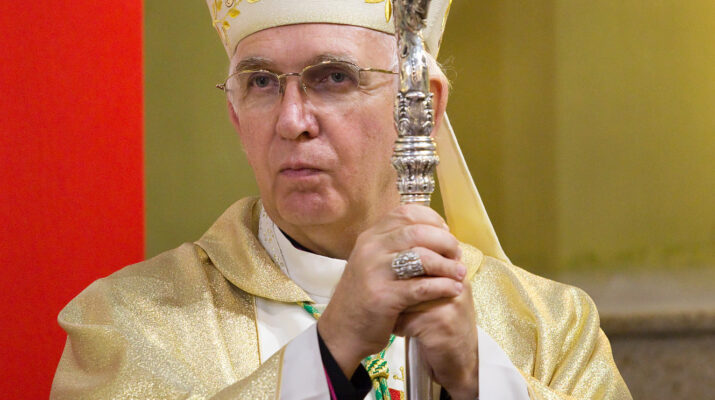 Arcybiskup częstochowski Wacław Depo od jutra udziela dyspensy wszystkim, którzy w obawie przed koronawirusem nie chcą uczestniczyć w mszy 9
