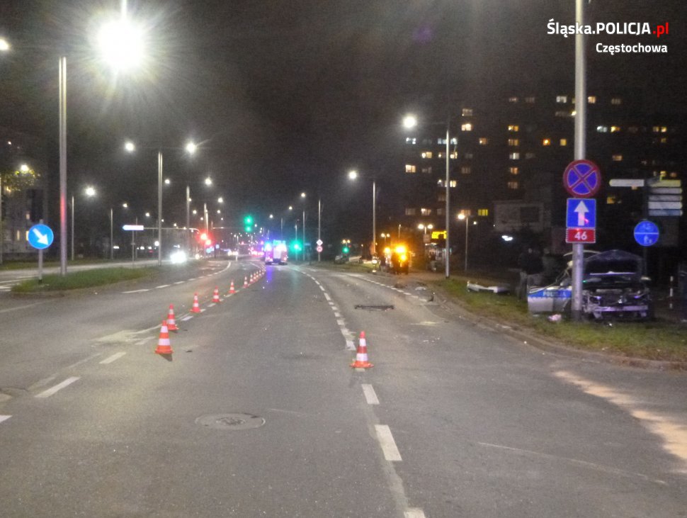 Groźny wypadek w Częstochowie. 30-latek staranował radiowóz i próbował uciec 3
