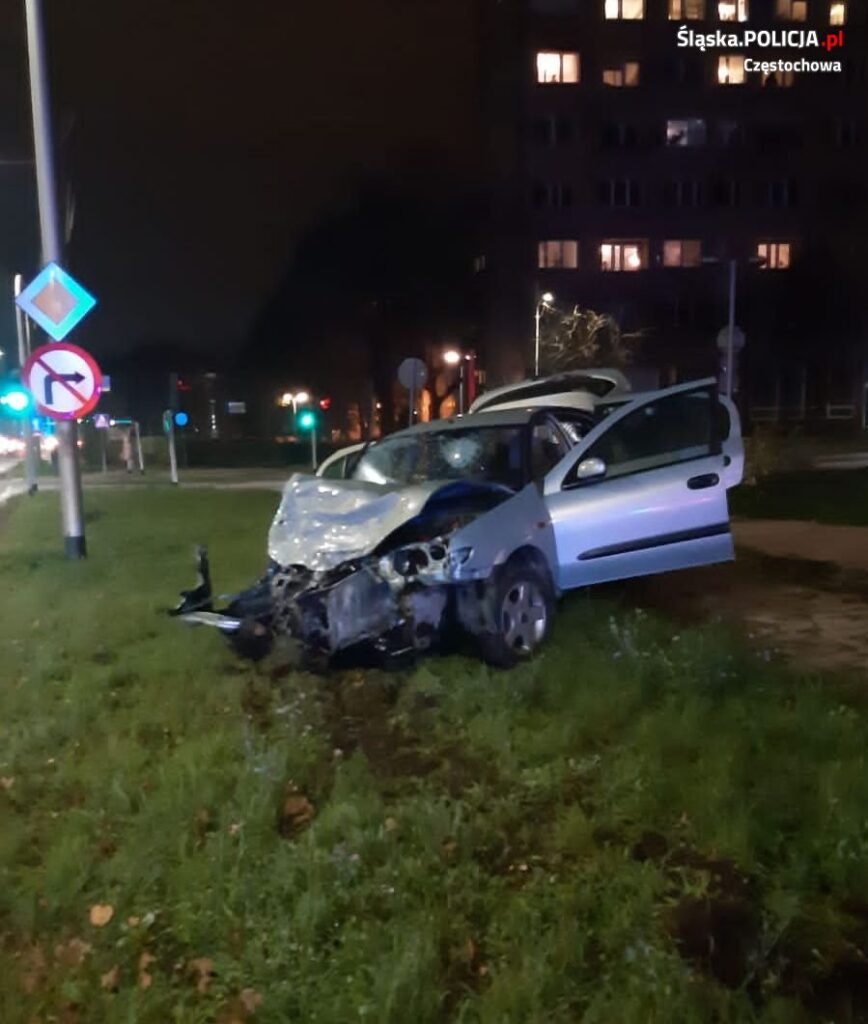 Groźny wypadek w Częstochowie. 30-latek staranował radiowóz i próbował uciec 2