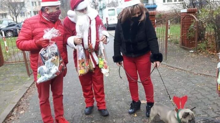 Orszak św. Mikołaja z gwiazdami sportu i estrady dotarł do dzieci z niepełnosprawnościami i przywiózł prezenty. Upominki dotarły przed 6 grudnia 1
