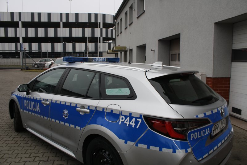 Lubliniecka policja otrzymała nowy hybrydowy radiowóz 3