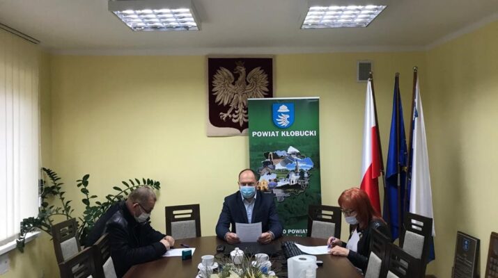 Powiat Kłobucki wspiera prace konserwatorskie kościoła modrzewiowego w Mokrej 9