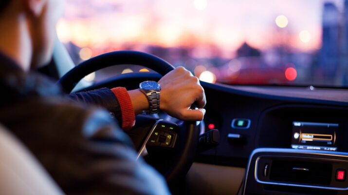 Zmiany dla kierowców - łatwiej zarejestrować samochód, a prawo jazdy można zostawić w domu 1