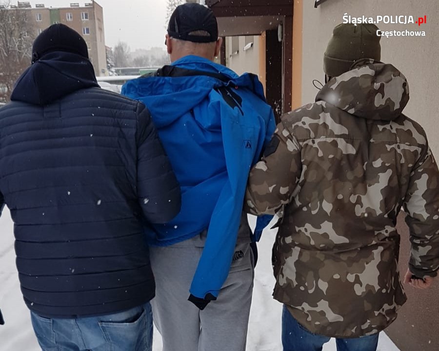 Częstochowscy policjanci zatrzymali 3 mężczyzn poszukiwanych listami gończymi 1