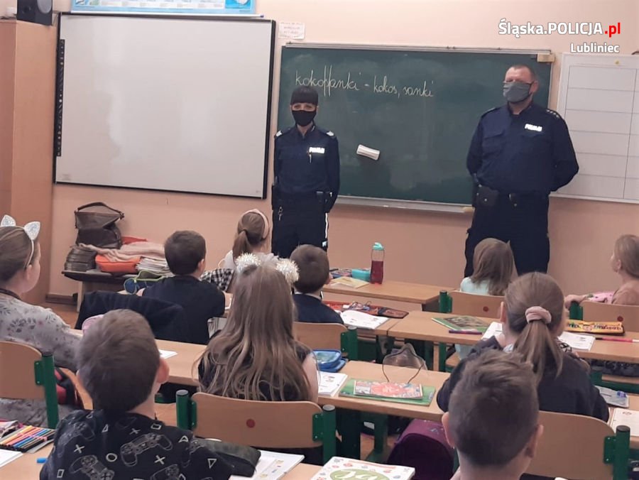 Lublinieccy policjanci edukowali Koszęcińskich uczniów 8