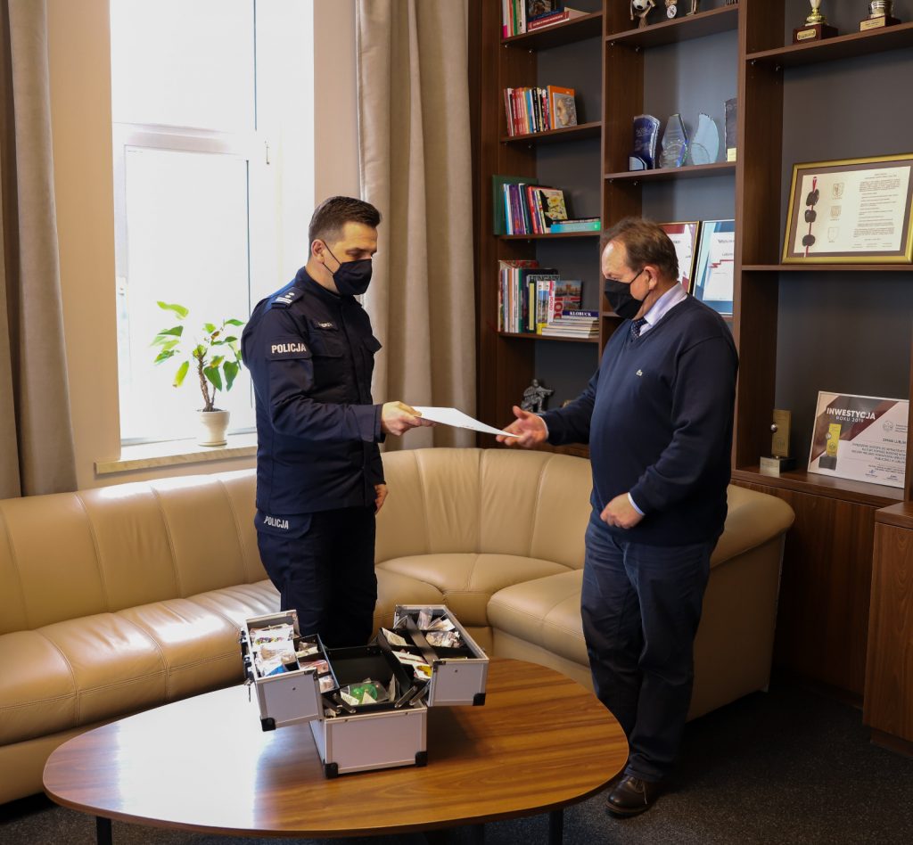 Lublinieccy policjanci otrzymali walizkę profilaktyczną 3