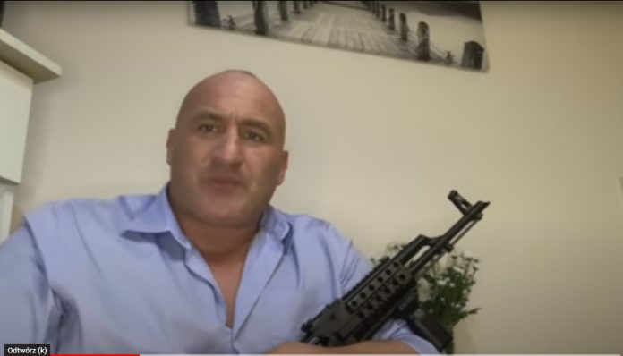 „Obrońca Jasnej Góry” Marcin Najman na kanale YouTube skomentował atak na strażnika jasnogórskiego 2