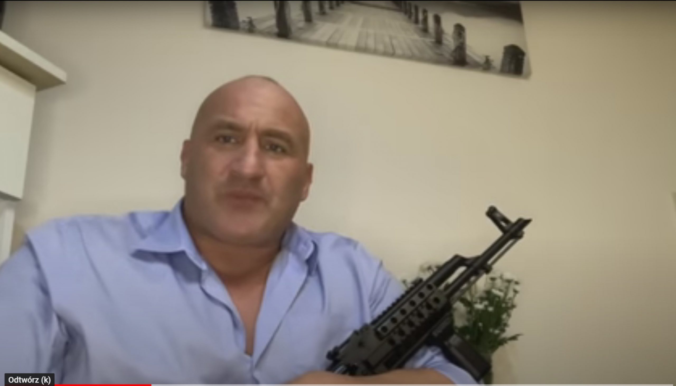 „Obrońca Jasnej Góry” Marcin Najman na kanale YouTube skomentował atak na strażnika jasnogórskiego 1