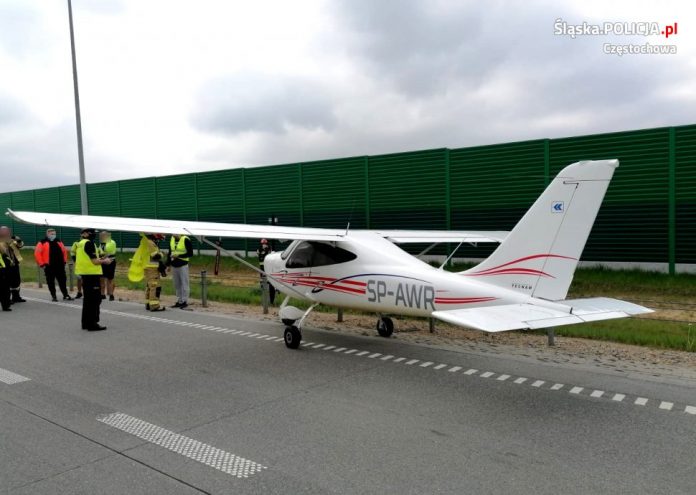 Samolot wylądował na autostradzie A1 na wysokości Wierzchowiska 5