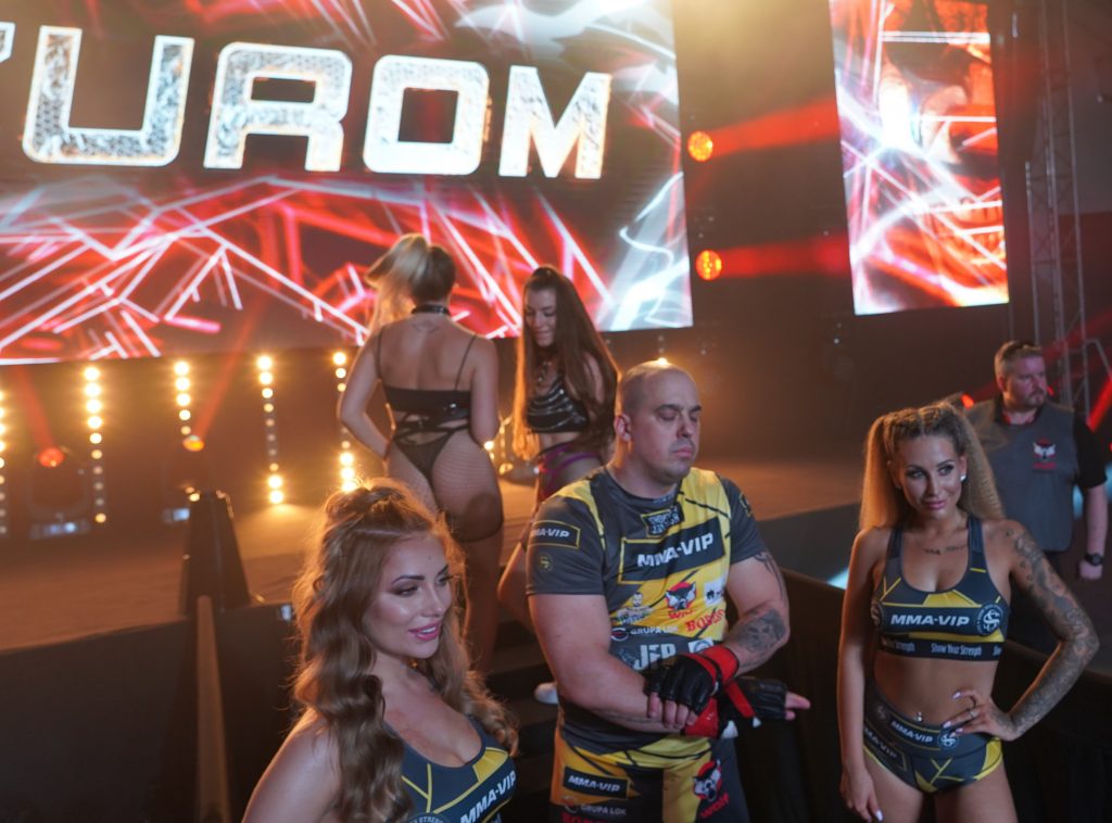 W walce wieczoru podczas Gali MMA VIP 2 w Częstochowie „Antykonfident” przydusił „Żuroma” 15