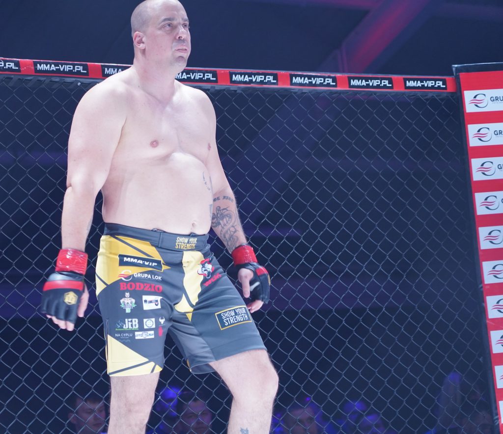 W walce wieczoru podczas Gali MMA VIP 2 w Częstochowie „Antykonfident” przydusił „Żuroma” 18