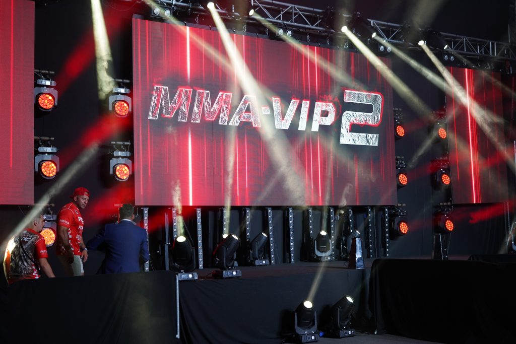W walce wieczoru podczas Gali MMA VIP 2 w Częstochowie „Antykonfident” przydusił „Żuroma” 5