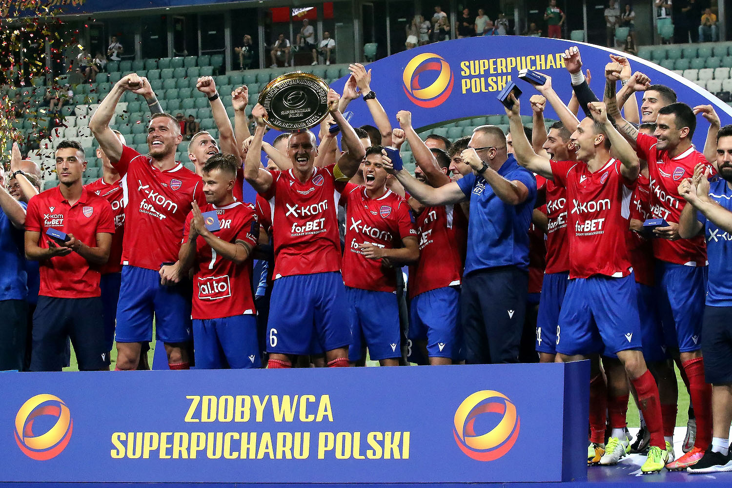 Raków Częstochowa pokonał Legię Warszawa i zdobył Superpuchar !!! 1