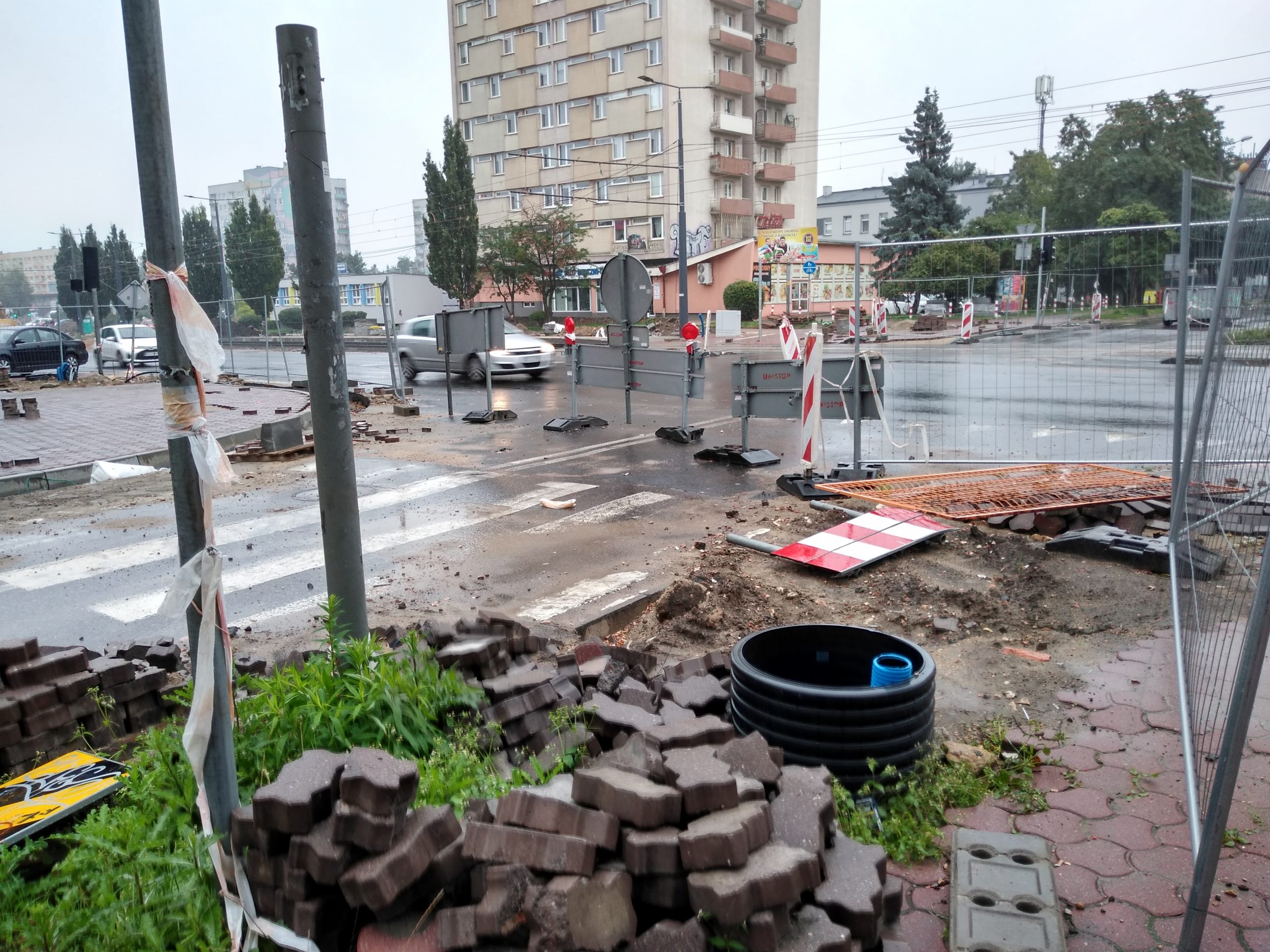 Skrzyżowanie ulicy Jasnogórskiej z aleją Kościuszki ciągle niedrożne. Ma być całkowicie przejezdne na początku września 1