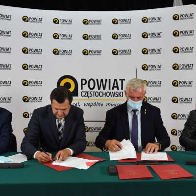 Starostwo Powiatowe w Częstochowie rusza od 1 września z powiatową komunikacją. Podpisano już umowy na obsługę 5 linii. 4