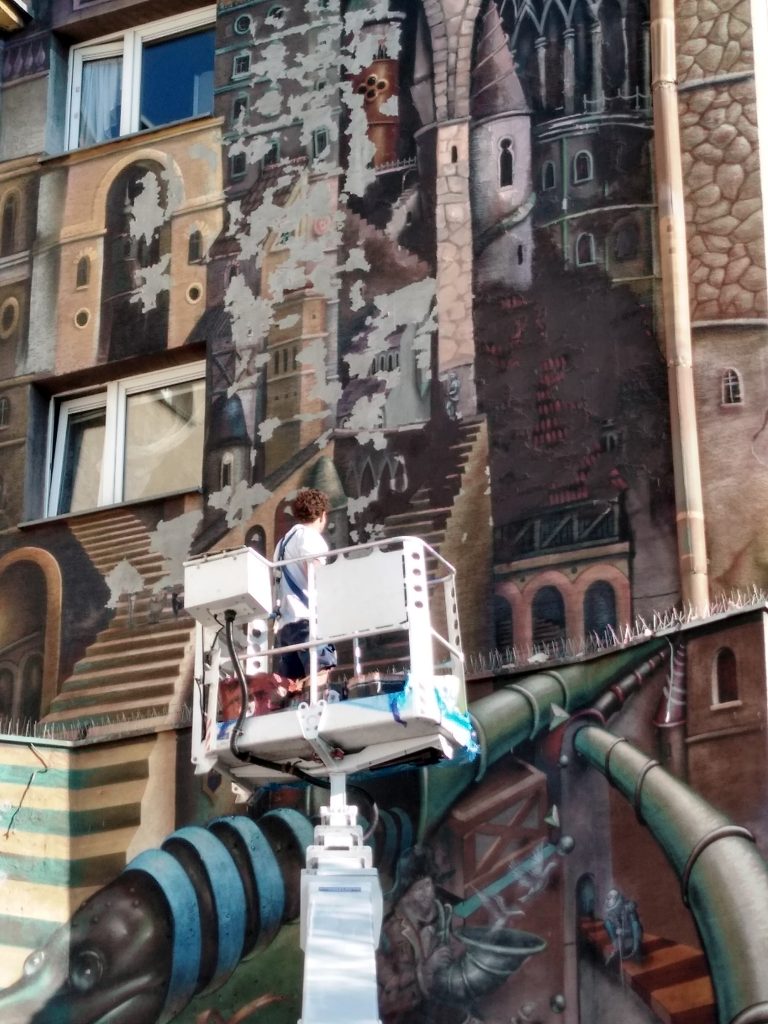 Mural "Wieża Babel" poddany renowacji 5