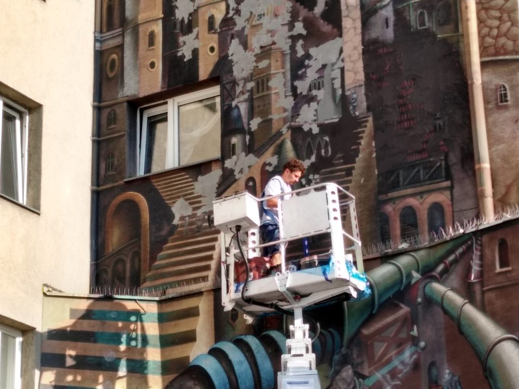 Mural "Wieża Babel" poddany renowacji 7