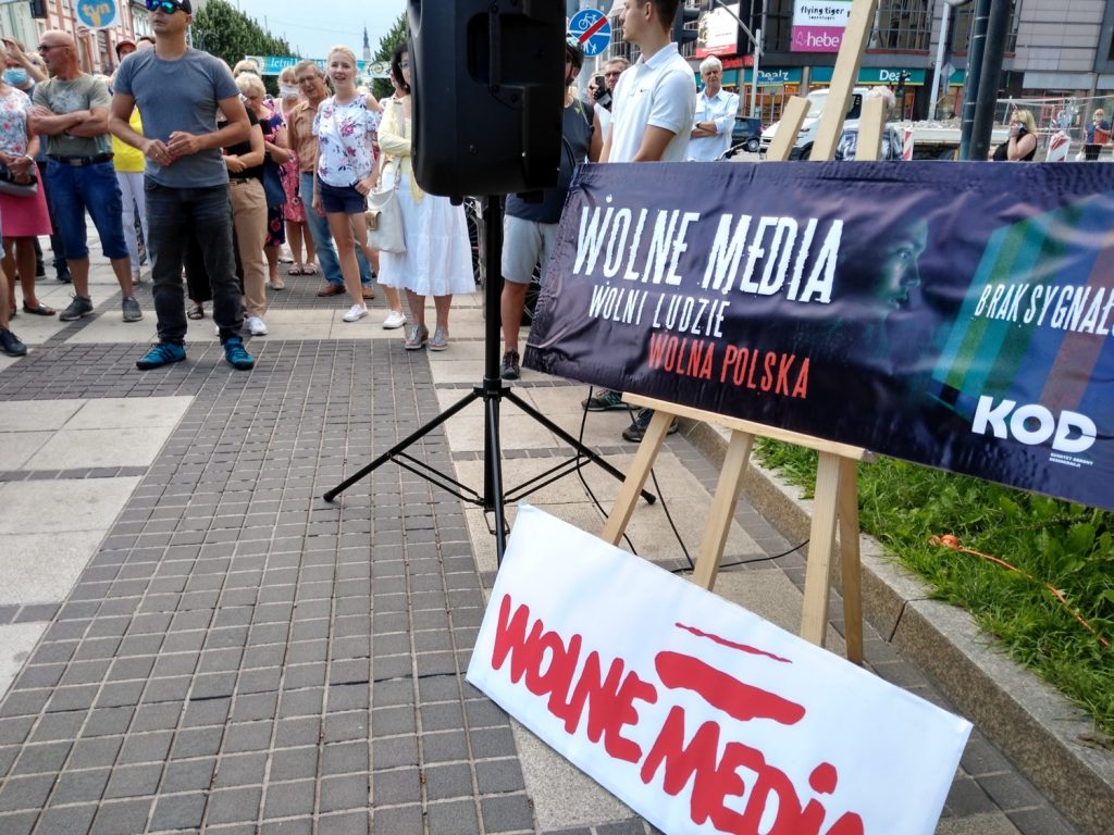 “Wolne media, wolni ludzie, wolna Polska” - skandowali częstochowianie 10