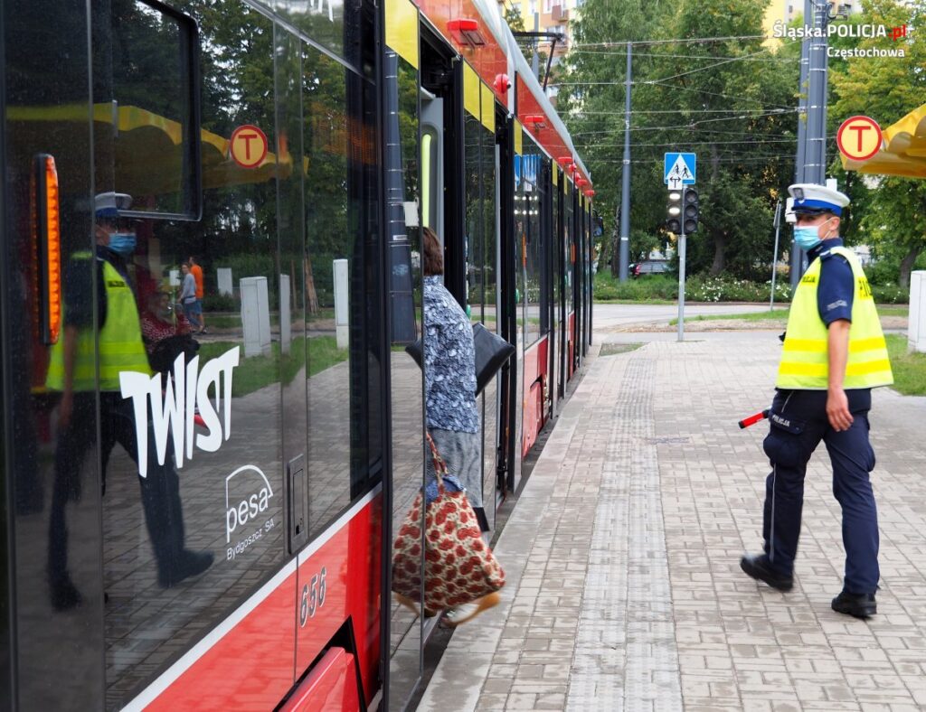 Częstochowska policja kontrolowała miejskie autobusy i tramwaje 3