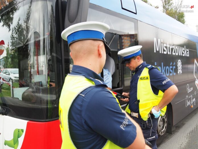 Częstochowska policja kontrolowała miejskie autobusy i tramwaje 8