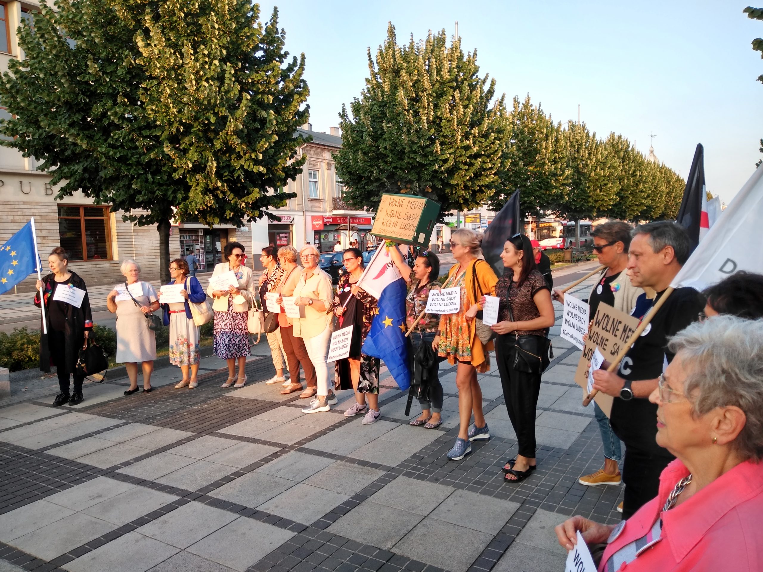 Manifestacja w Częstochowie w obronie wolnych mediów 1