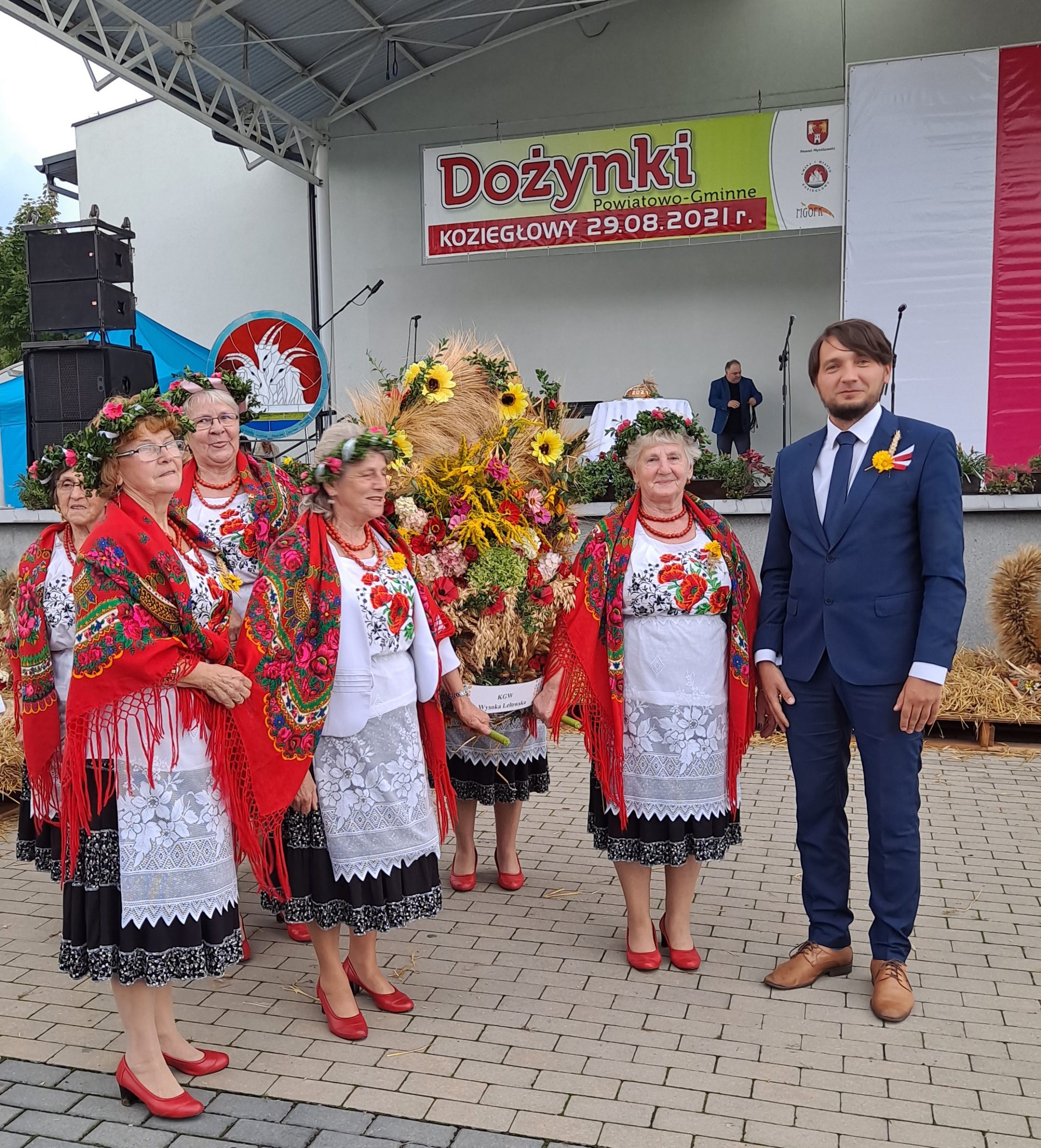 Nagrodzona rolniczka z Suliszowic podczas Powiatowych Dożynek w Koziegłowach 1