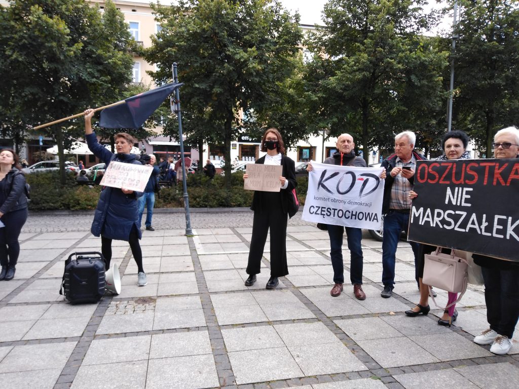 Marszałek Witek w Częstochowie. Protesty przed „Sienkiewiczem” 9