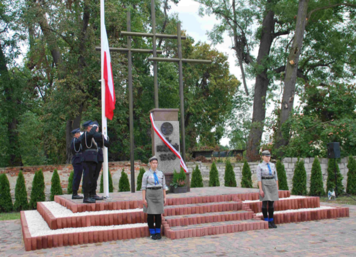 pomnik ofiar zbrodni Katyńskiej 3