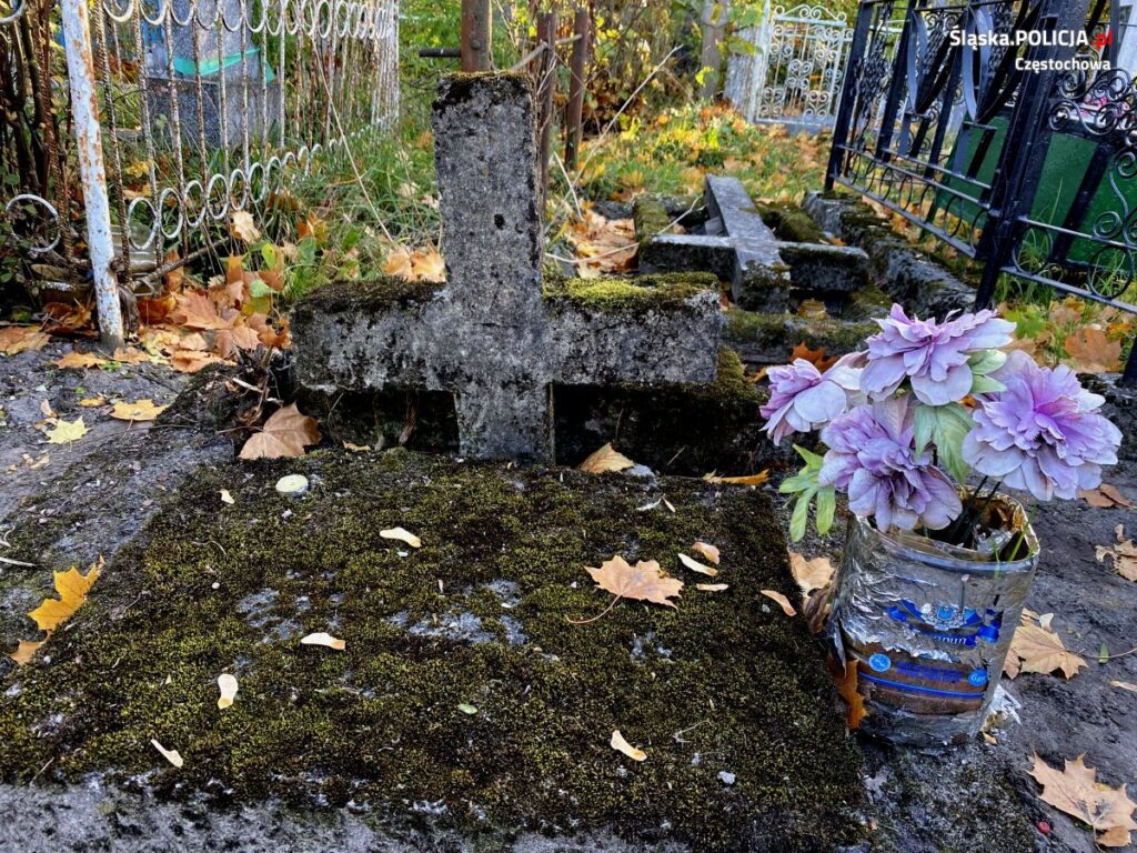 Policjanci ze śląska zaopiekowali się grobami poległych na Ukrainie 12