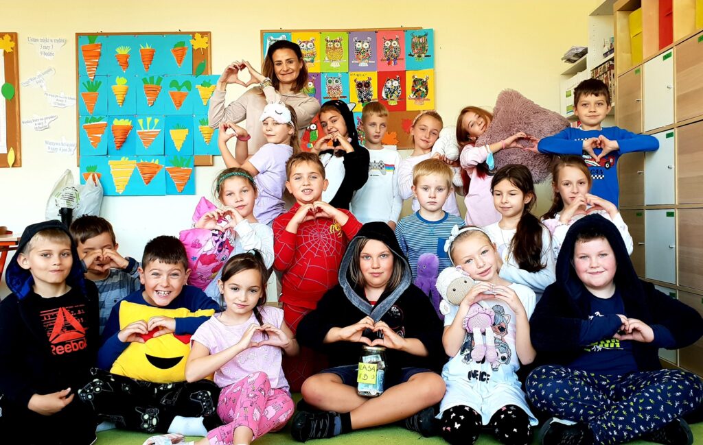 W częstochowskiej szkole Soward odbył się Dzień Piżamy. Wszystko po to, by pomóc choremu Leosiowi 7
