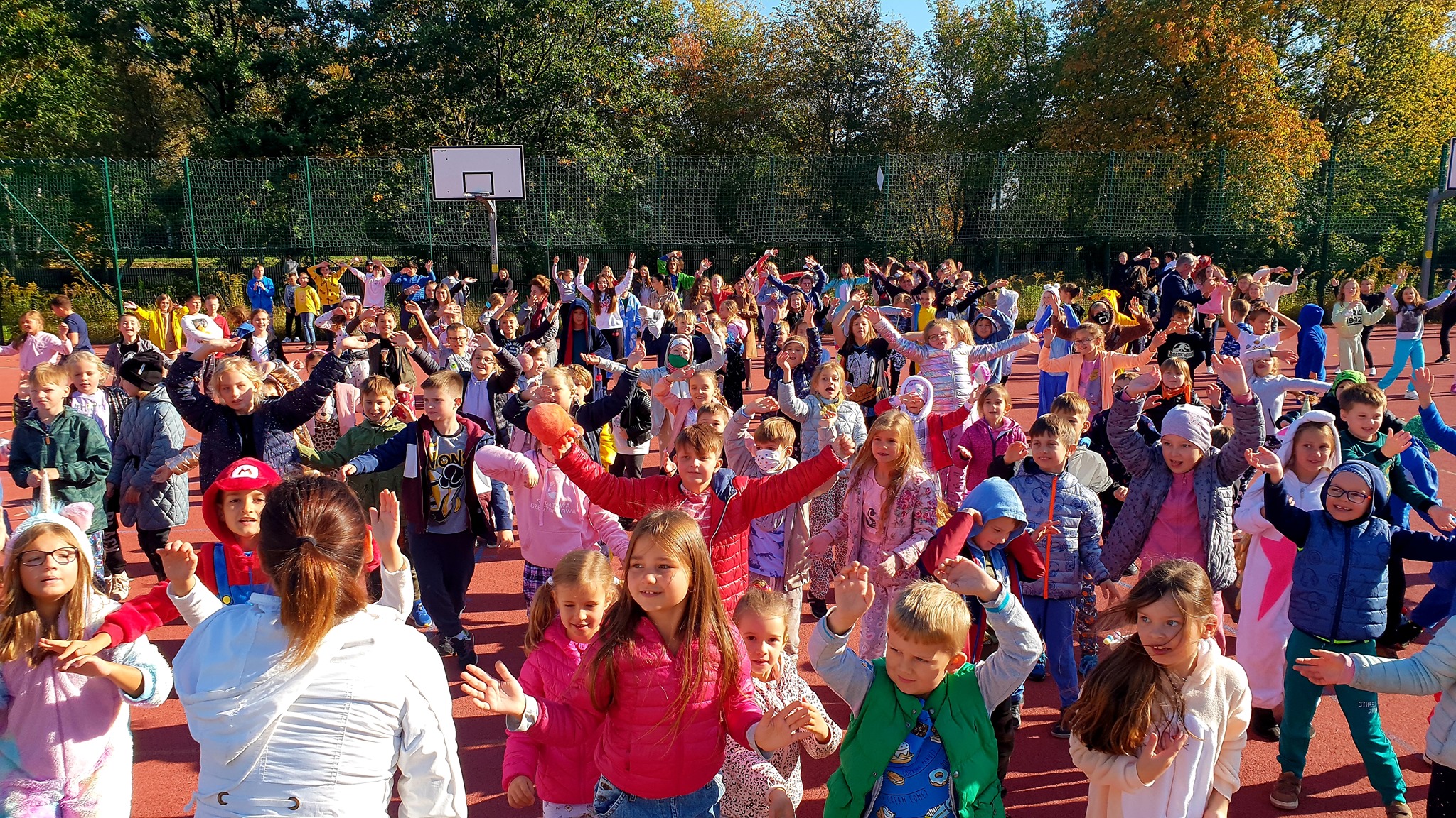 W częstochowskiej szkole Soward odbył się Dzień Piżamy. Wszystko po to, by pomóc choremu Leosiowi 2