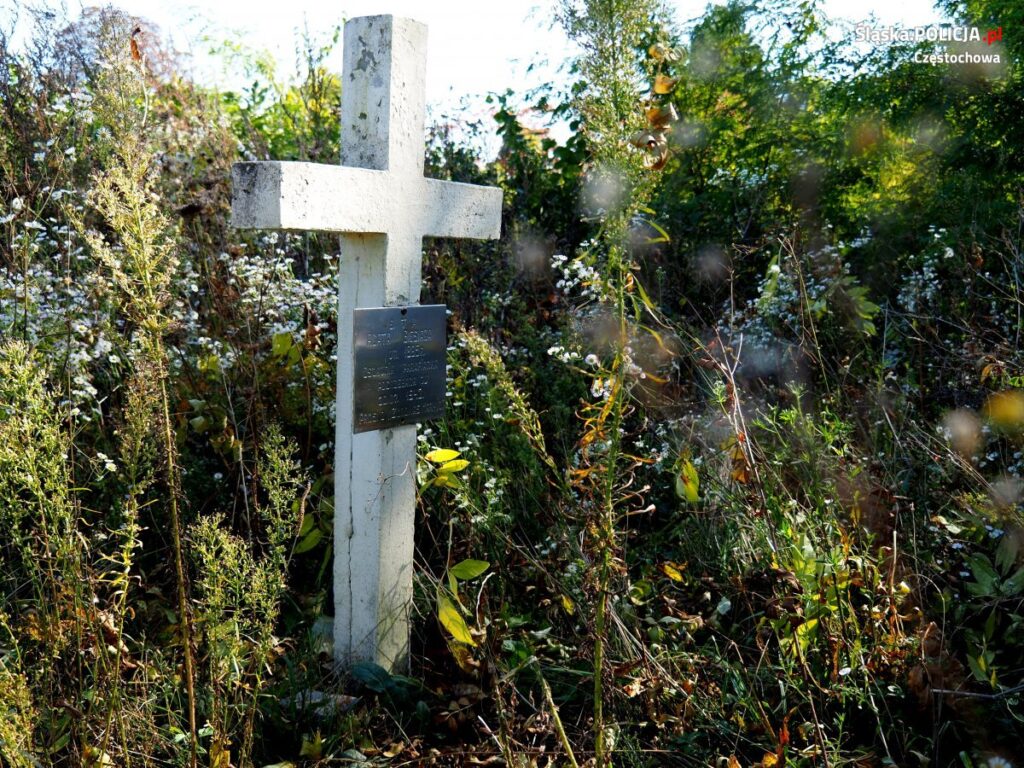 Policjanci ze śląska zaopiekowali się grobami poległych na Ukrainie 27