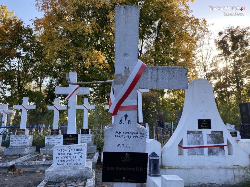 Policjanci ze śląska zaopiekowali się grobami poległych na Ukrainie 6