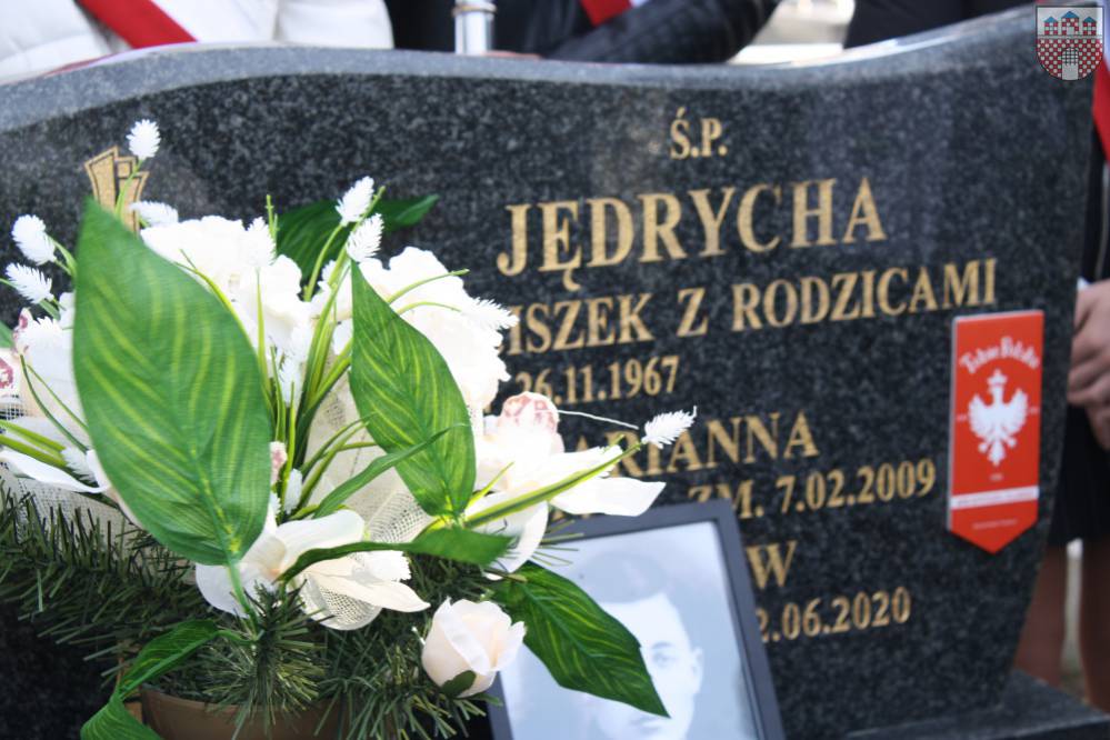 Odznaczony grób "Tobie Polsko" w Żarkach 3