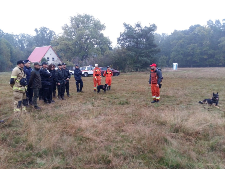 Lubliniecka policja i straż pożarna ćwiczyły, jak poszukiwać zaginionych 3
