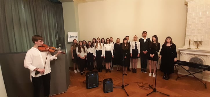 Uczniowie częstochowskich szkół uczcili pamięć o żydowskiej społeczności miasta 7