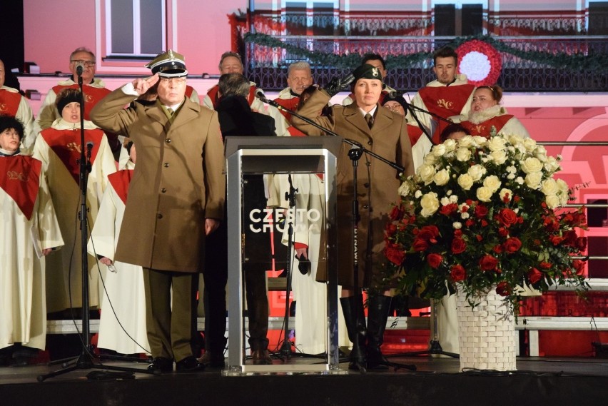 Kilka tysięcy częstochowian na Placu Biegańskiego uczciło 103. rocznicę odzyskania przez Polskę niepodległości 2