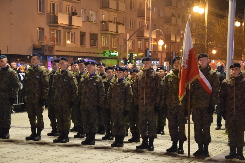 Kilka tysięcy częstochowian na Placu Biegańskiego uczciło 103. rocznicę odzyskania przez Polskę niepodległości 3